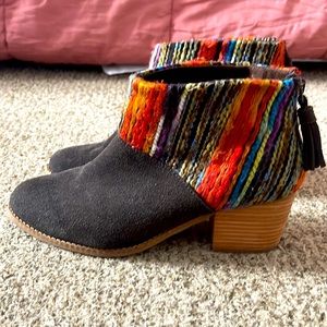 NWOT Toms Leila Suede Southwest Booties Size 9w
